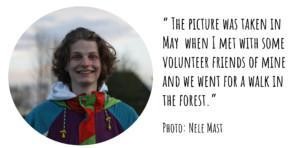 Kasvokuva hmyilevästä henkilöstä ja teksti "Tim Schmitt: 'The picture was taken in May when I met with some volunteer friends of mine and we went for a walk in the forest.' Photo: Nele Mast"